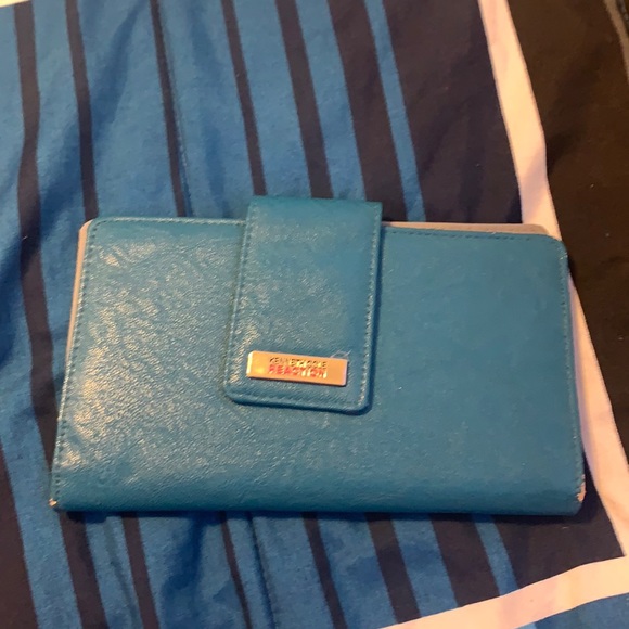 Kenneth Cole Reaction Wallet - Picture 1 of 5
